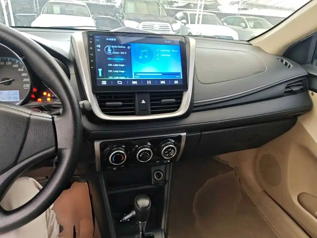 Toyota Yaris L — фото 10