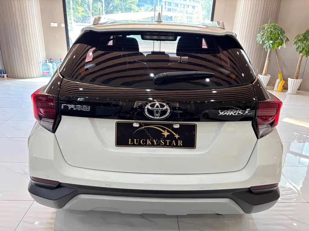 Toyota Yaris L — фото 4