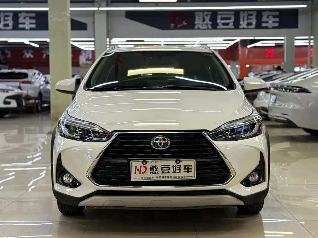 Toyota Yaris L — фото 4