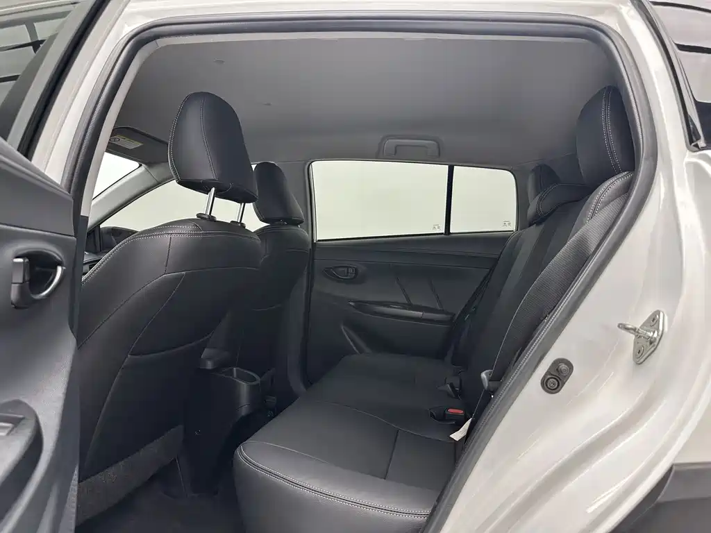 Toyota Yaris L — фото 6