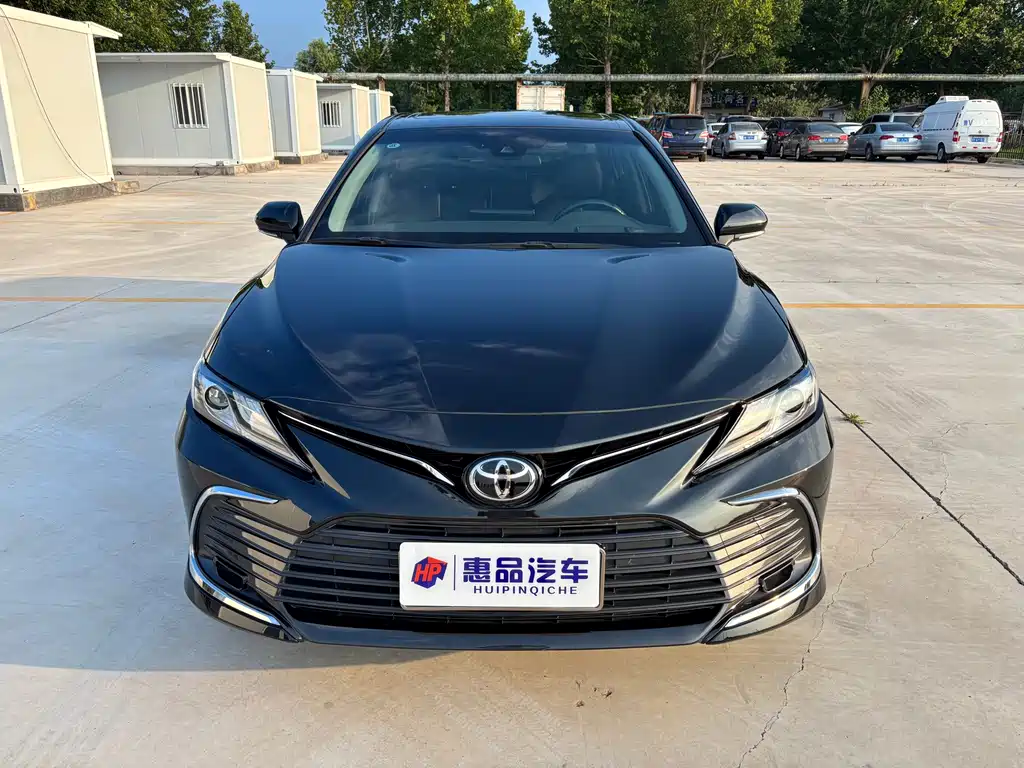 Toyota Camry — фото 2