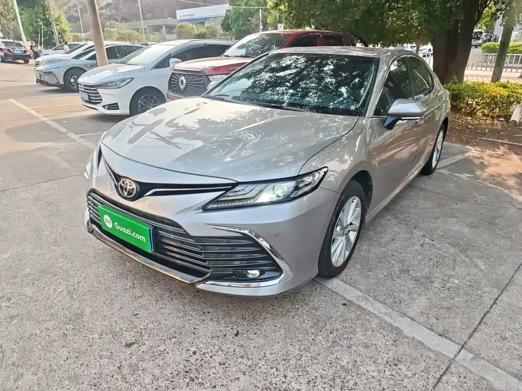 Toyota Camry — фото 2