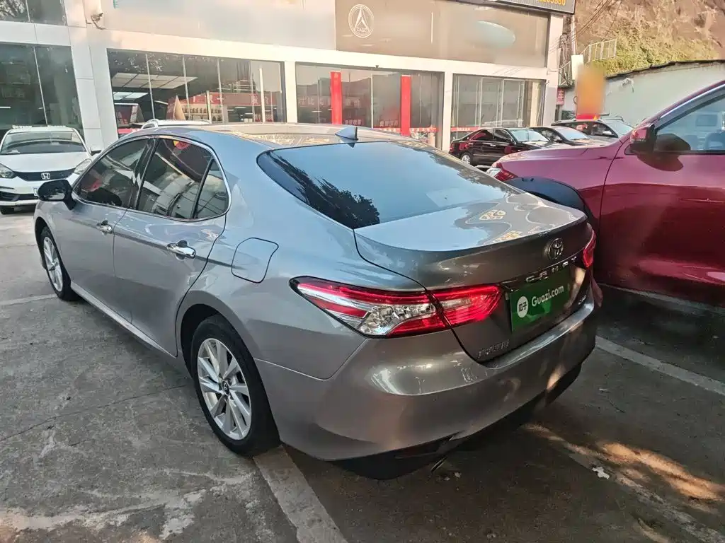 Toyota Camry — фото 23
