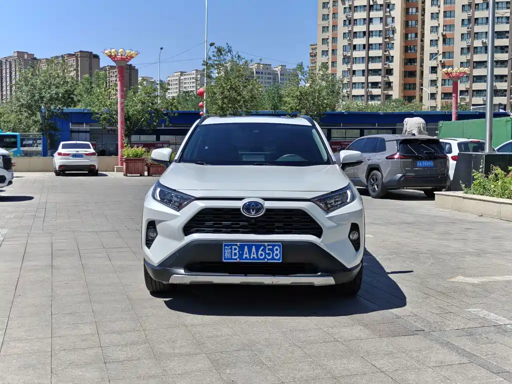 Toyota RAV4 — фото 2