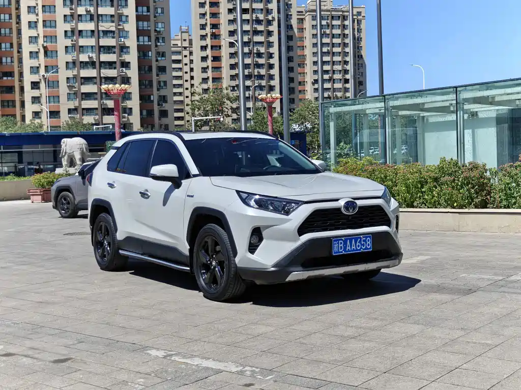Toyota RAV4 — фото 3