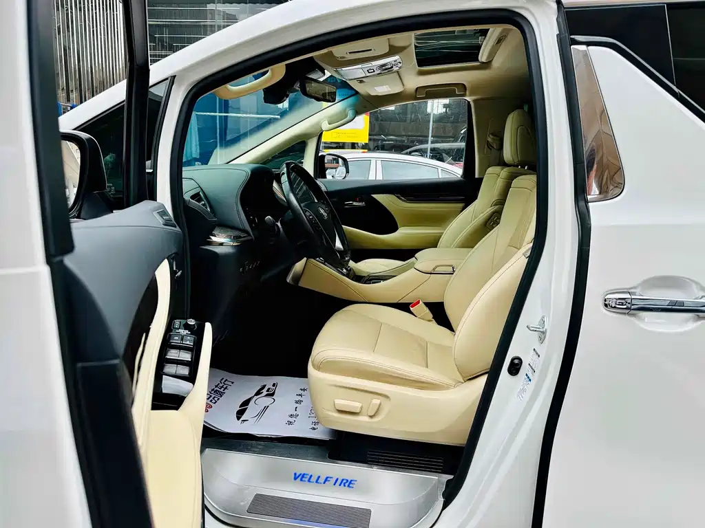 Toyota Vellfire — фото 5