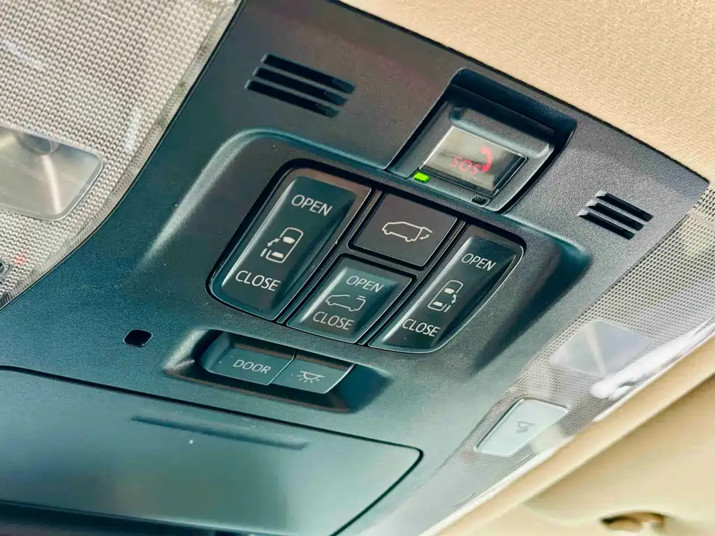 Toyota Vellfire — фото 14