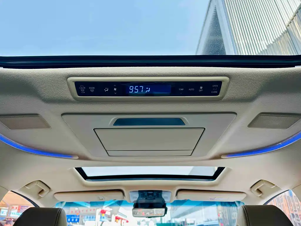 Toyota Vellfire — фото 15