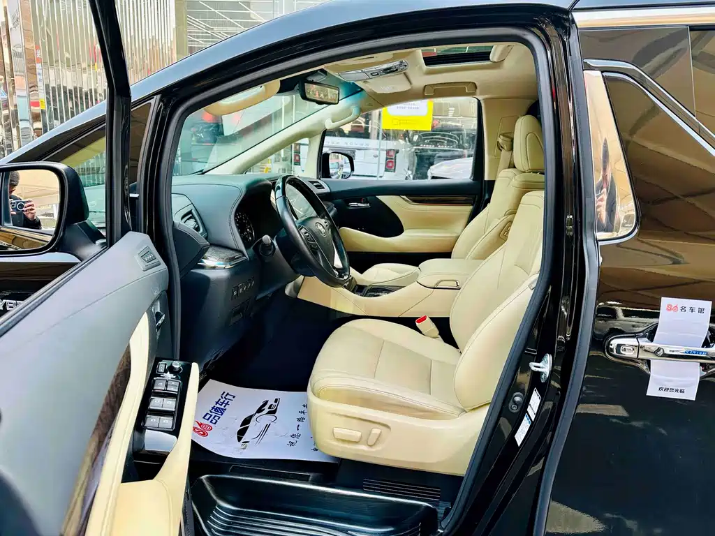 Toyota Vellfire — фото 6