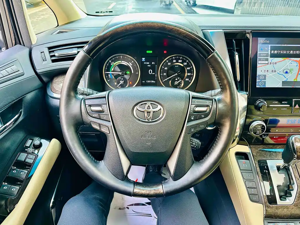 Toyota Vellfire — фото 9