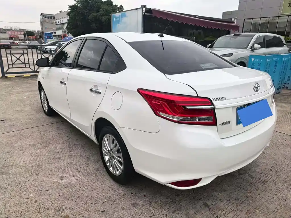 Toyota Vios — фото 9