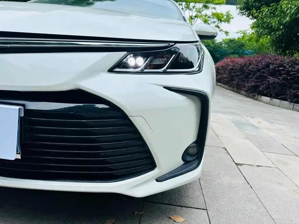 Toyota Corolla — фото 11