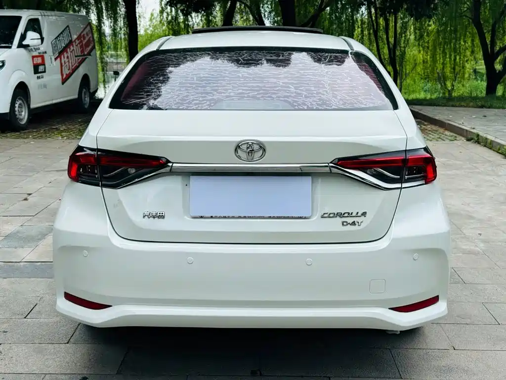 Toyota Corolla — фото 8