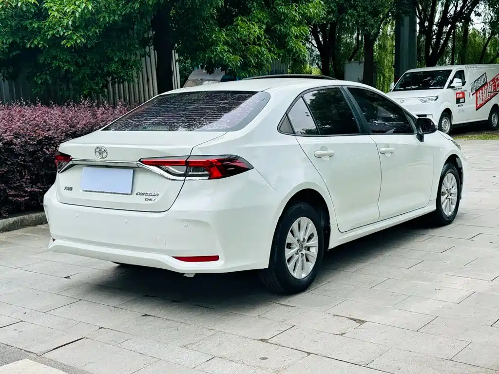 Toyota Corolla — фото 9