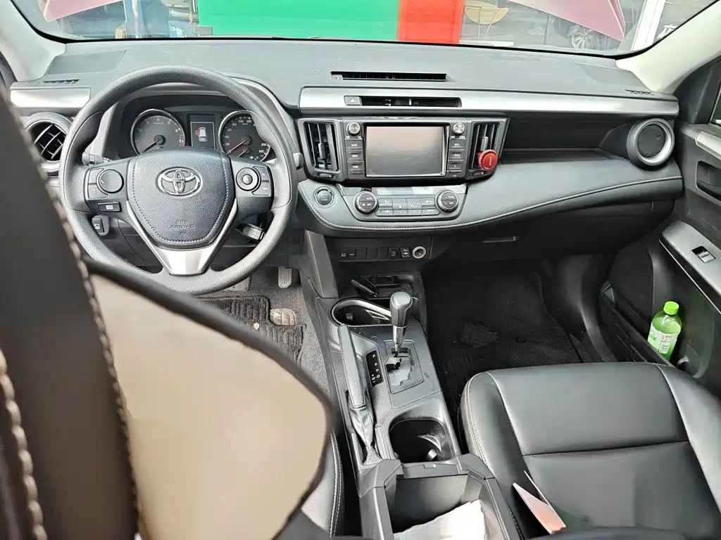 Toyota RAV4 — фото 13