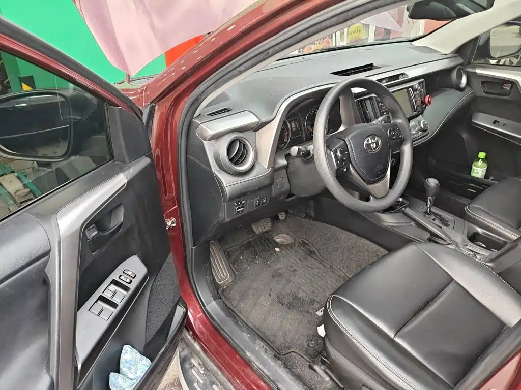 Toyota RAV4 — фото 14