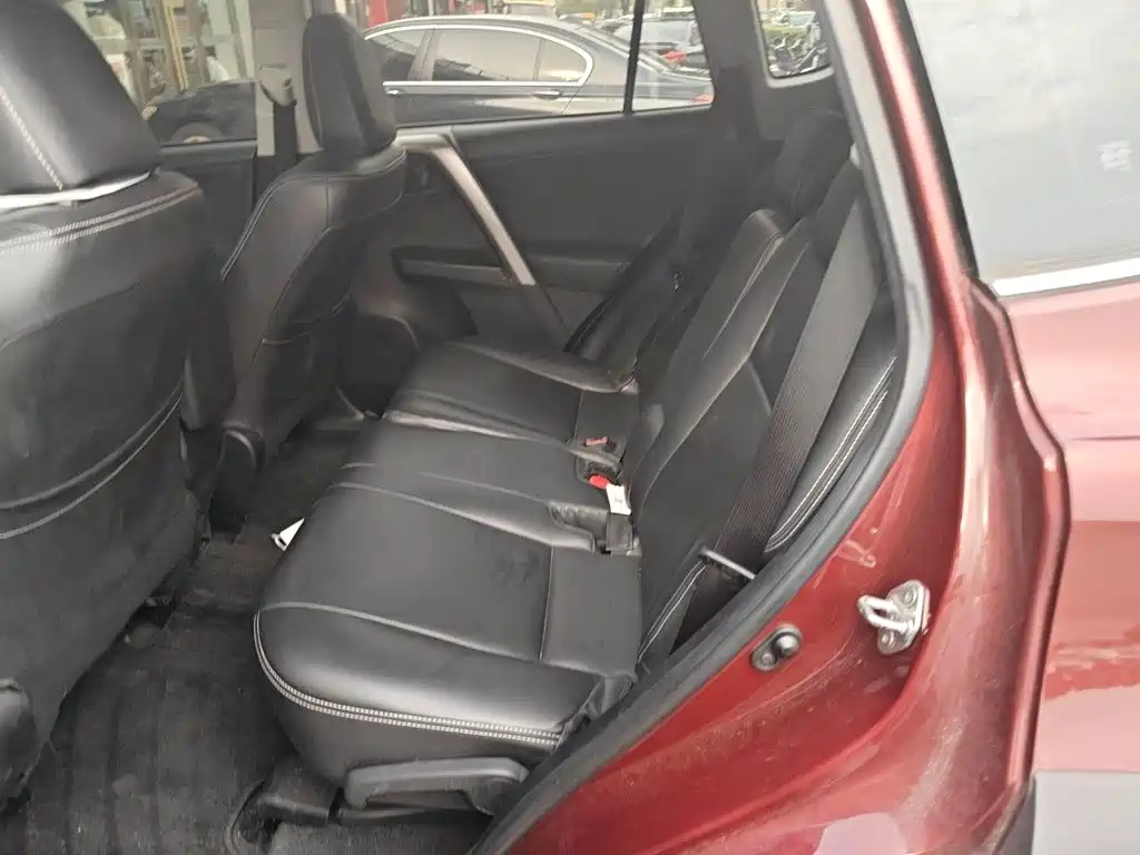 Toyota RAV4 — фото 15