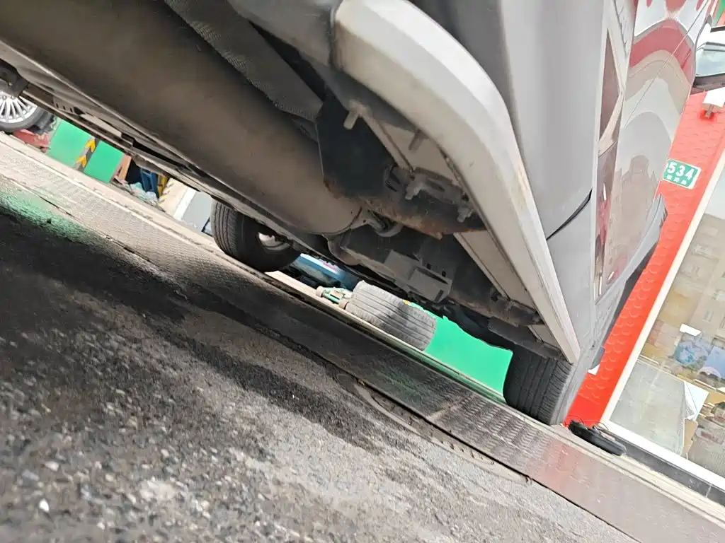 Toyota RAV4 — фото 17