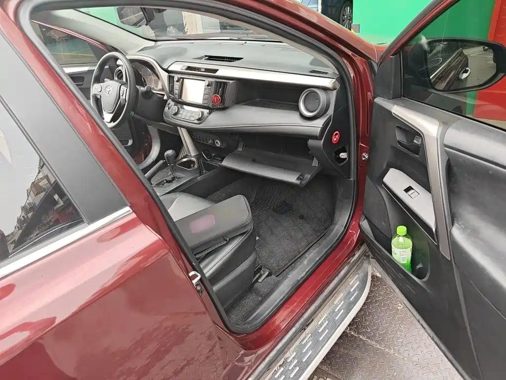 Toyota RAV4 — фото 20