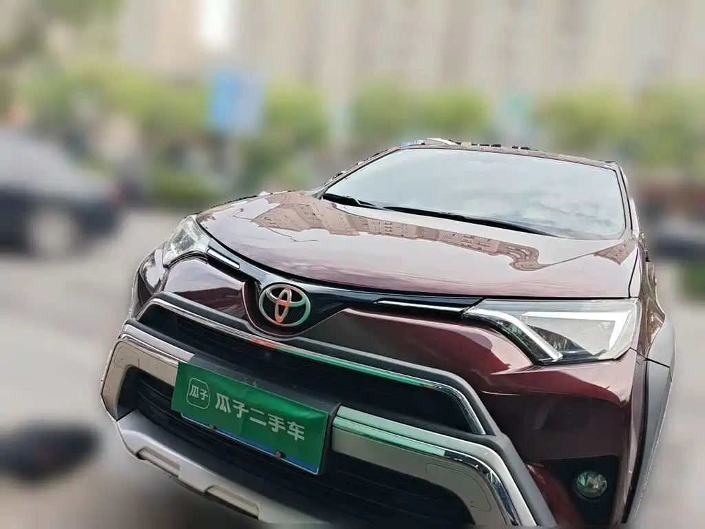 Toyota RAV4 — фото 24
