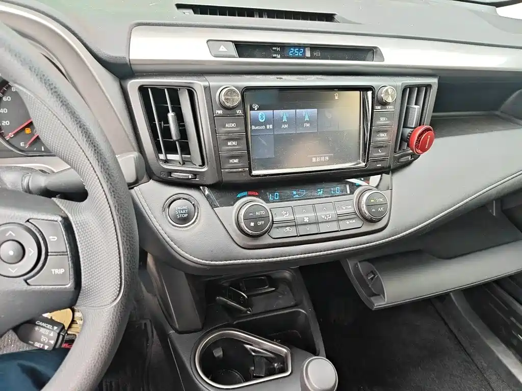 Toyota RAV4 — фото 6