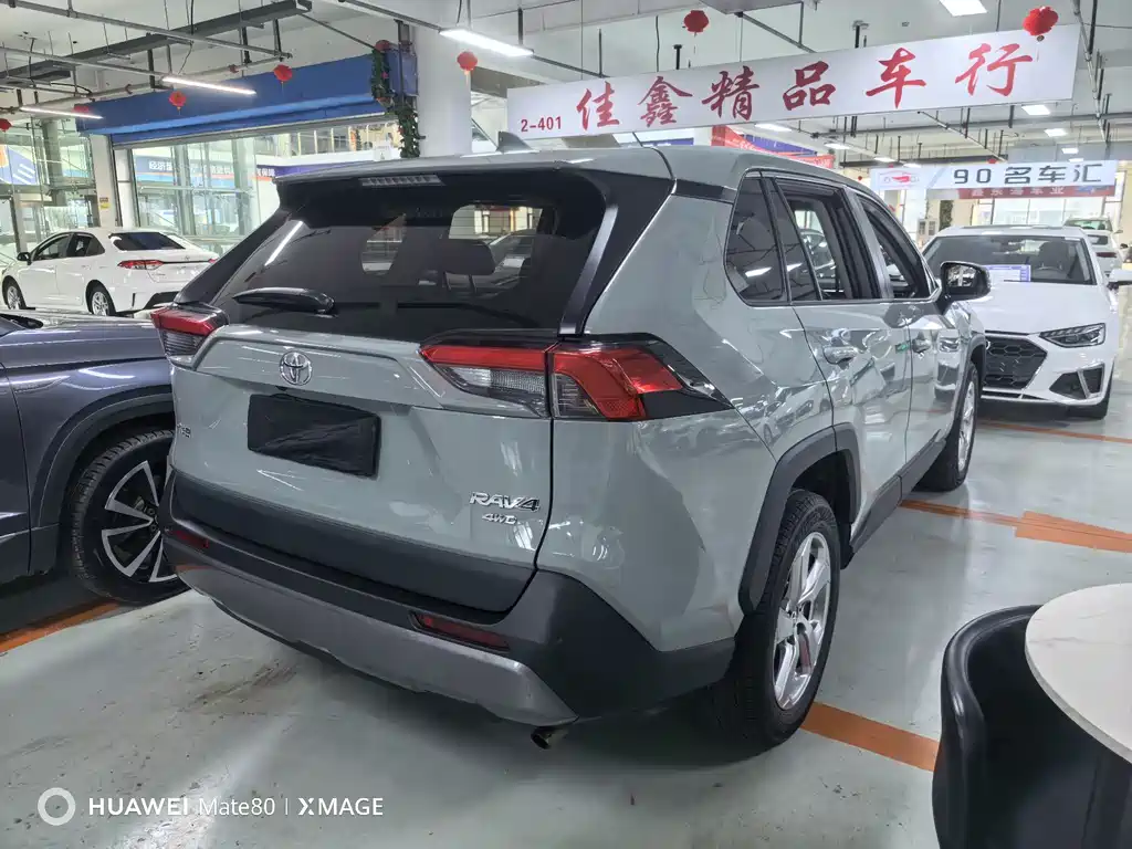 Toyota RAV4 — фото 4