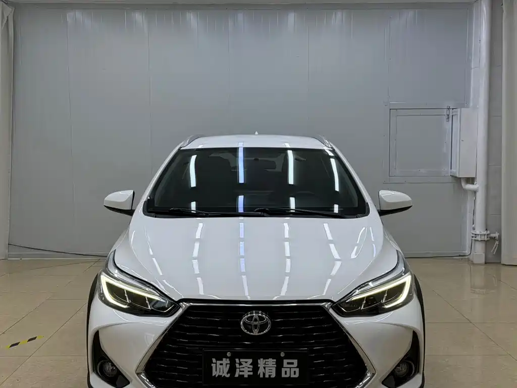 Toyota Yaris L — фото 2