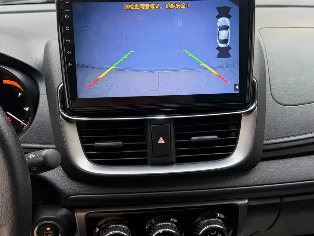 Toyota Yaris L — фото 14