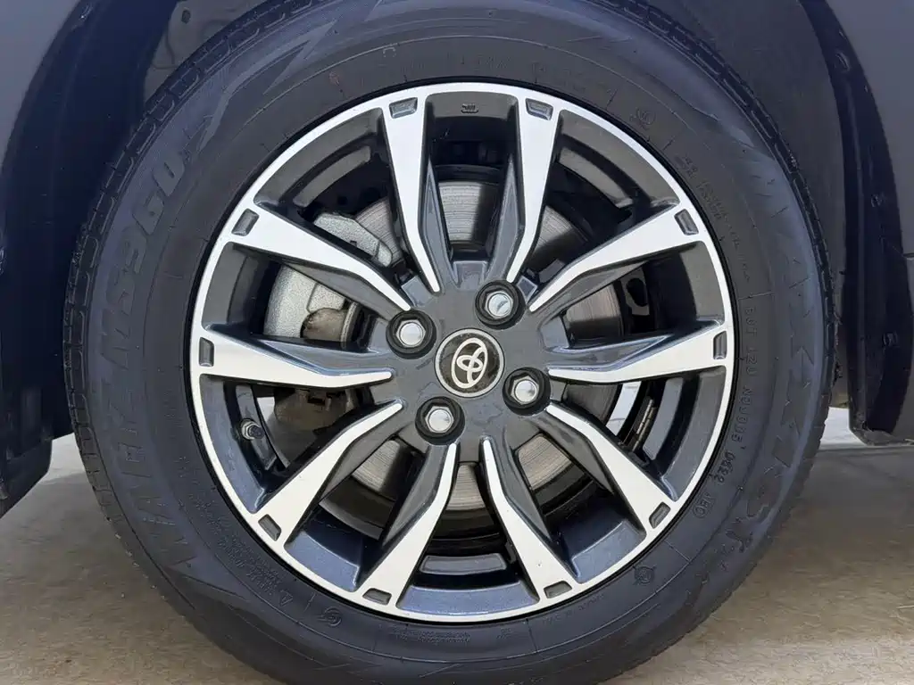 Toyota Yaris L — фото 22