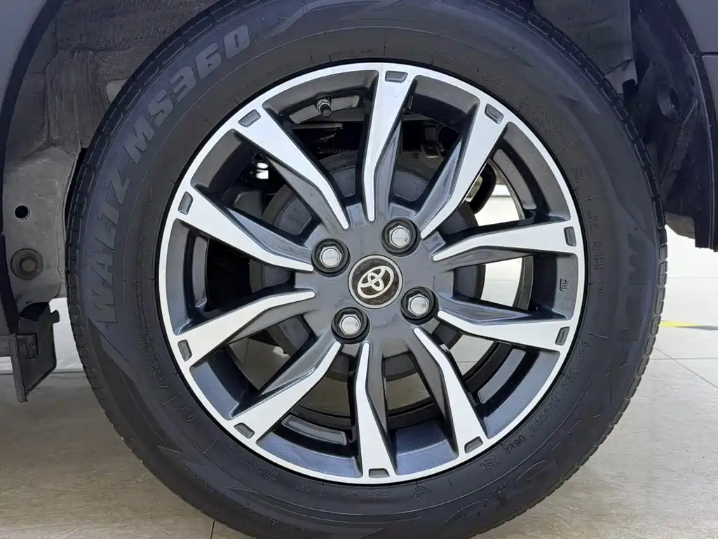 Toyota Yaris L — фото 23