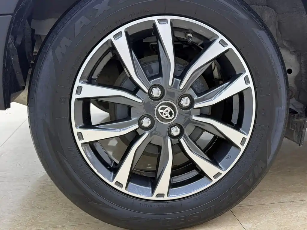 Toyota Yaris L — фото 24