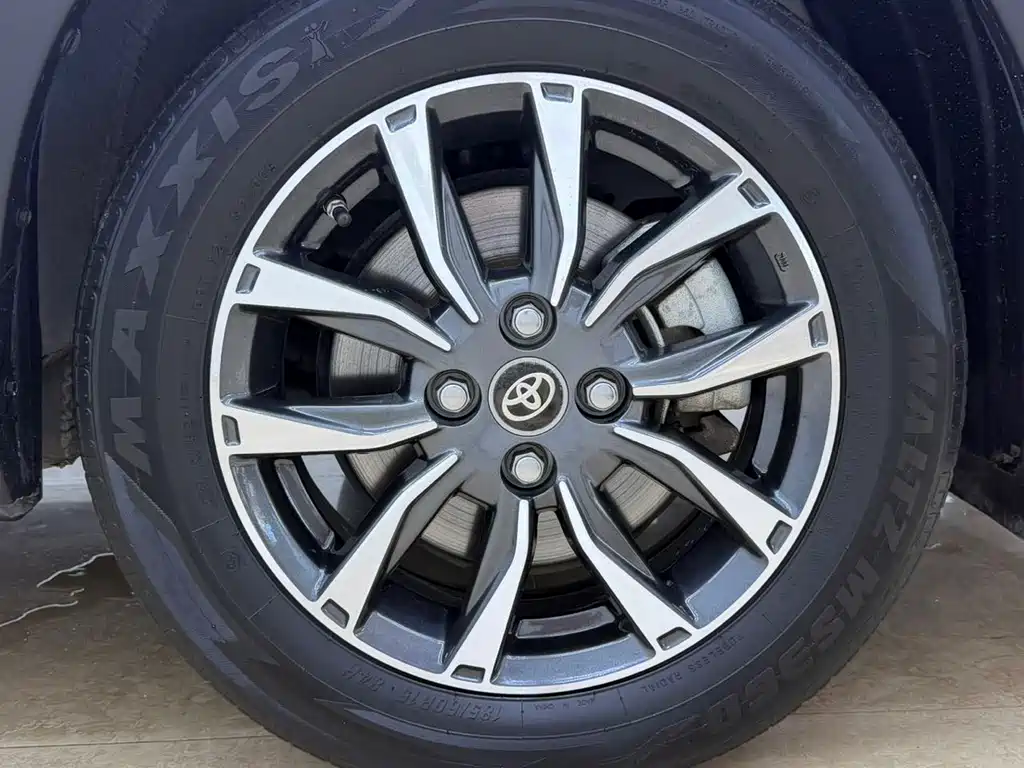 Toyota Yaris L — фото 25