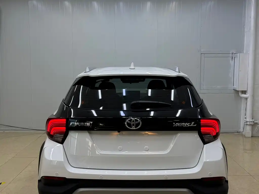 Toyota Yaris L — фото 5