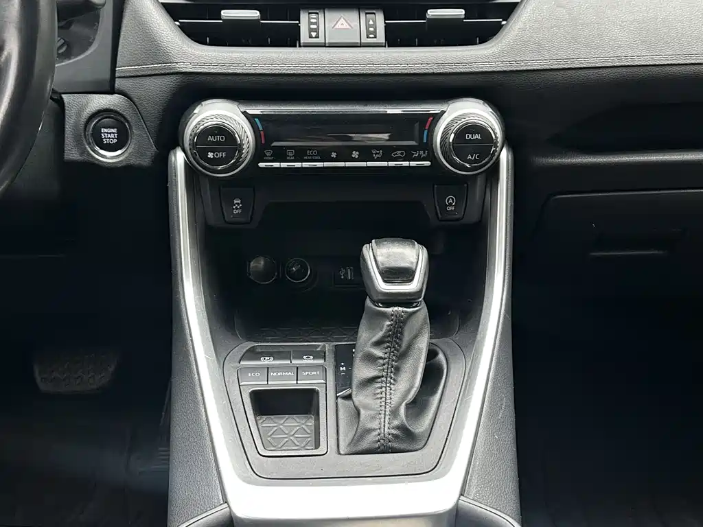 Toyota Wildlander — фото 11