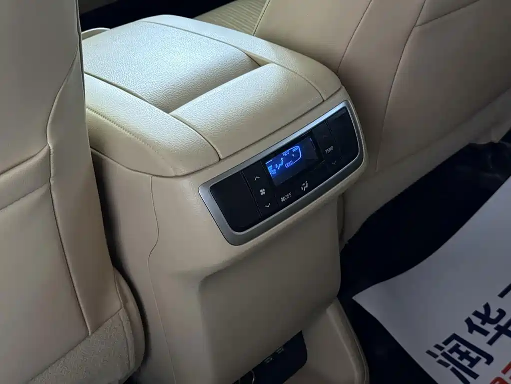 Toyota Highlander — фото 14