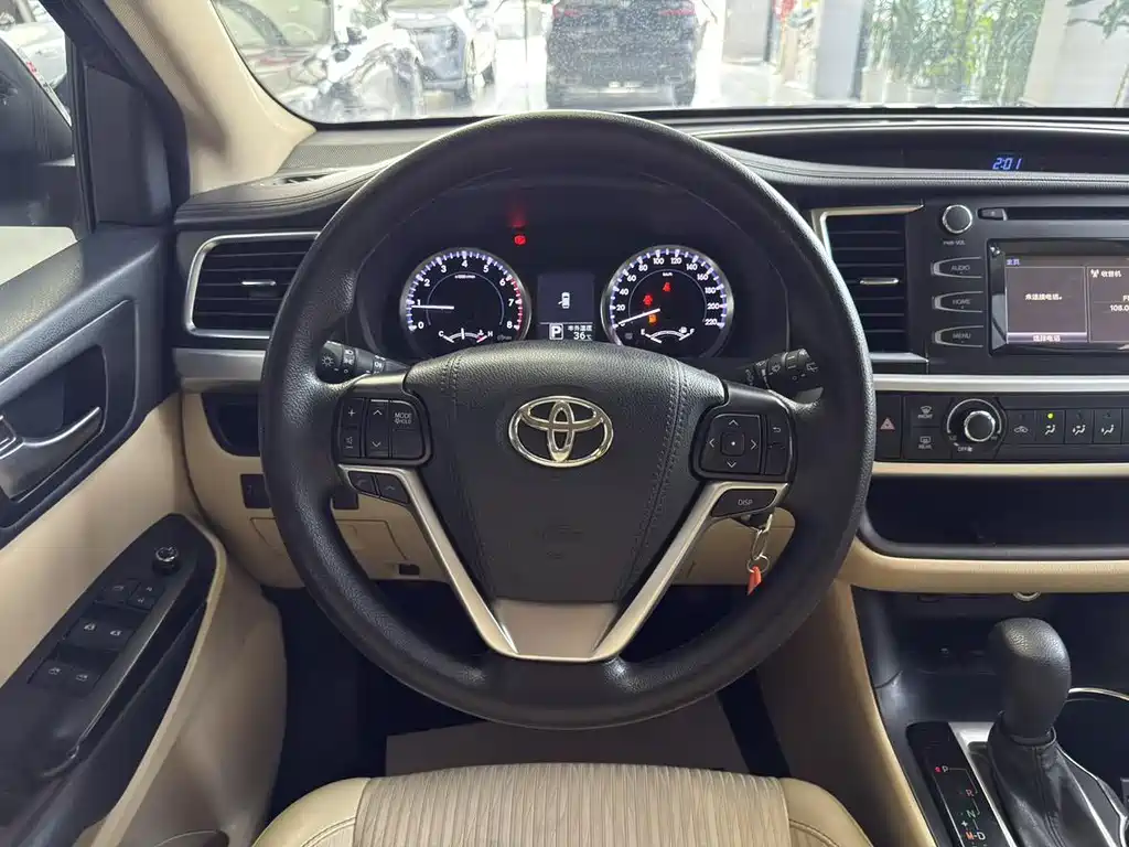 Toyota Highlander — фото 8