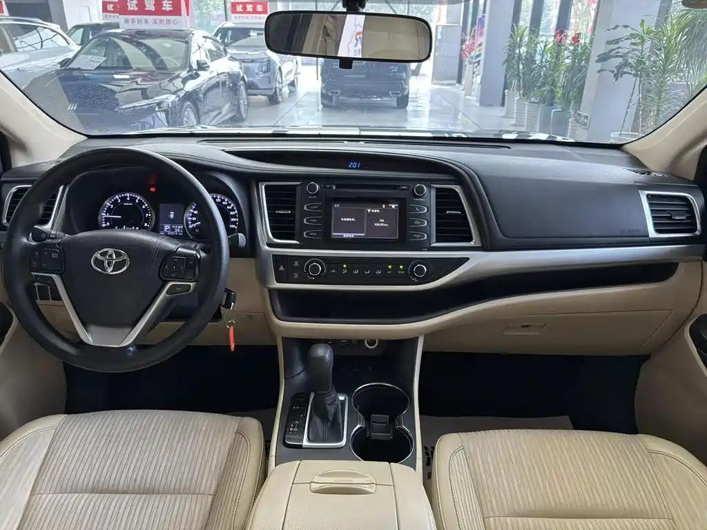 Toyota Highlander — фото 10