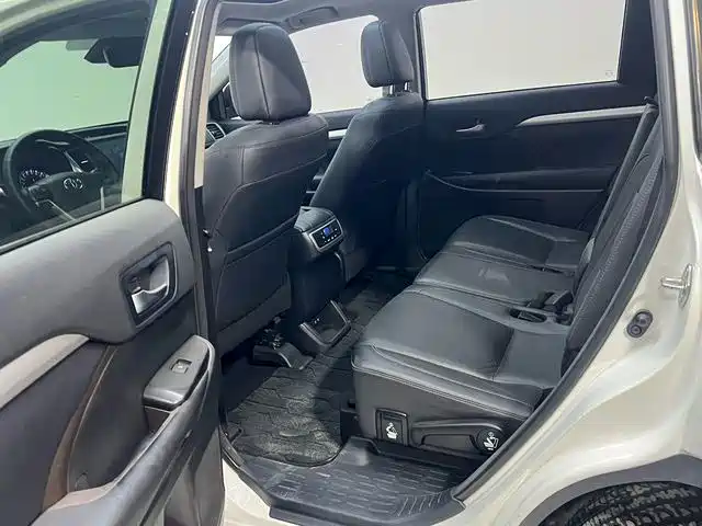 Toyota Highlander — фото 13