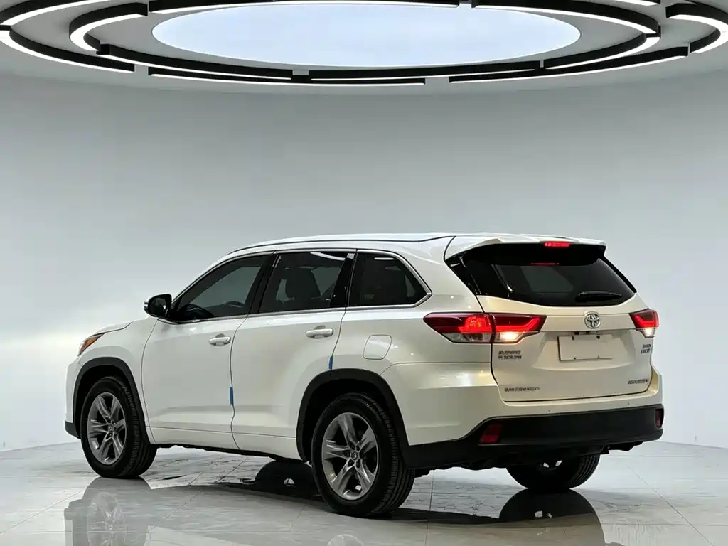Toyota Highlander — фото 4