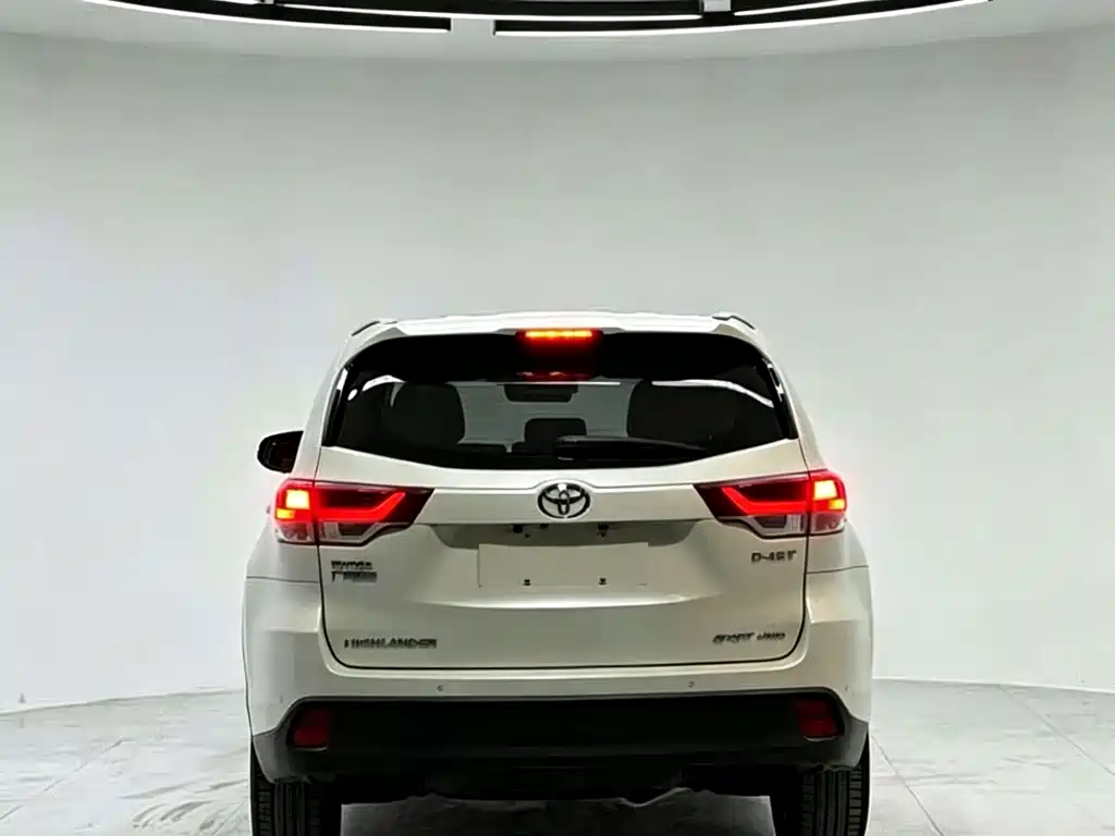 Toyota Highlander — фото 5