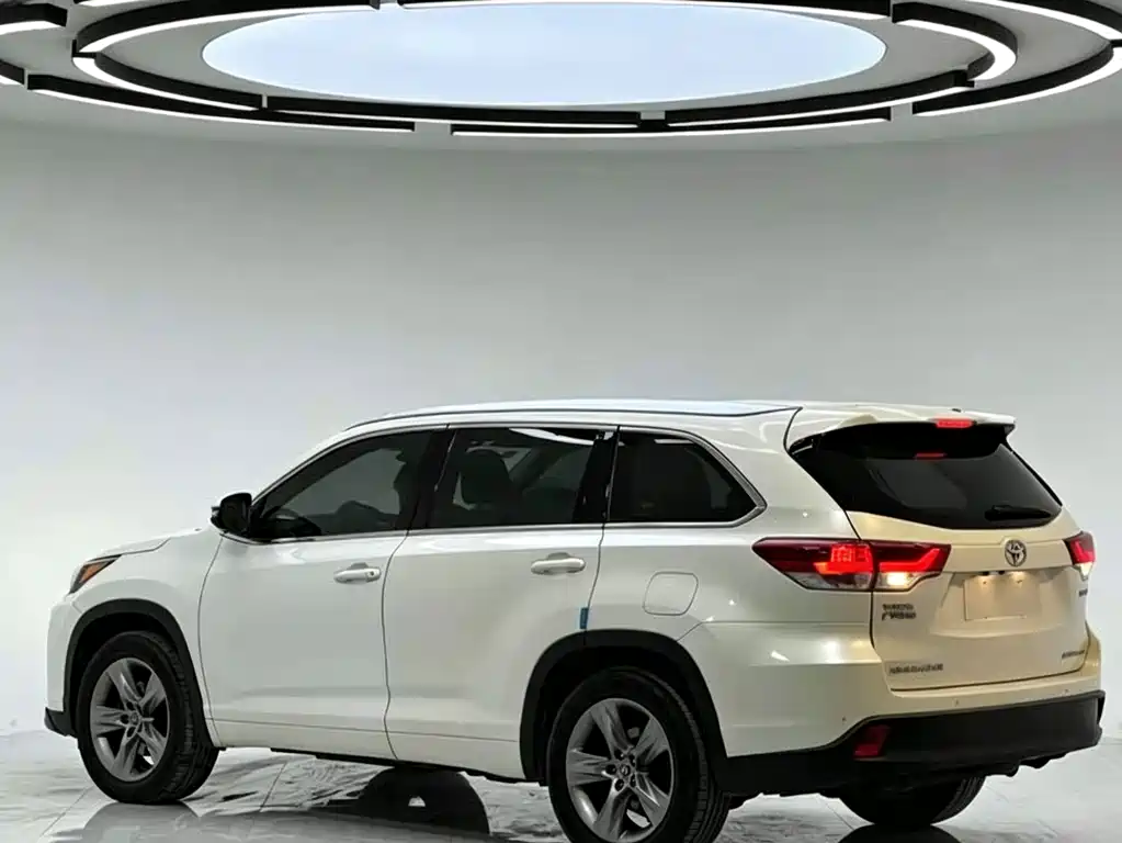 Toyota Highlander — фото 6