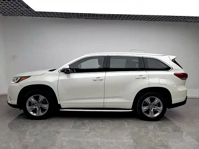 Toyota Highlander — фото 7