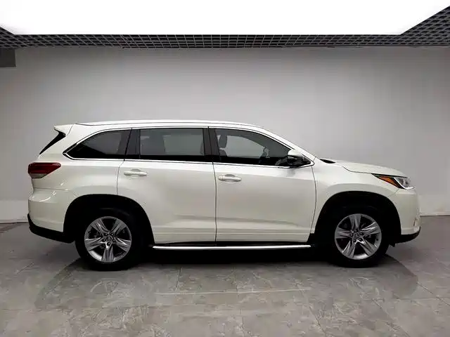 Toyota Highlander — фото 8