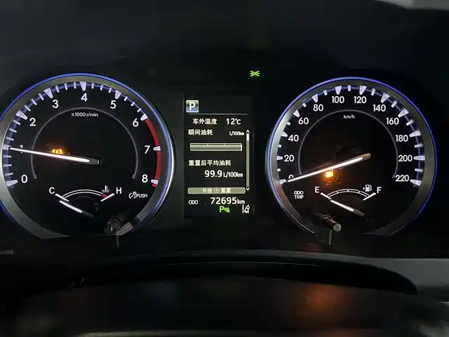 Toyota Highlander — фото 10