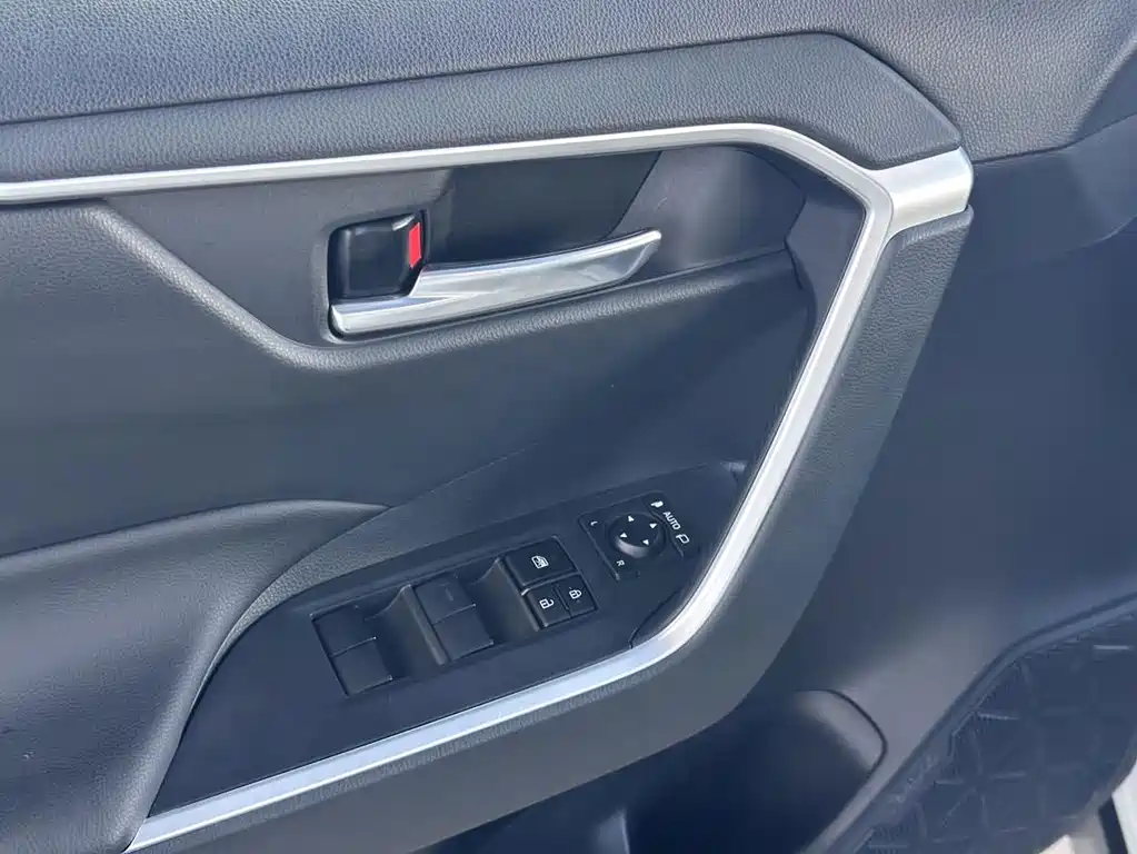 Toyota RAV4 Prime — фото 13