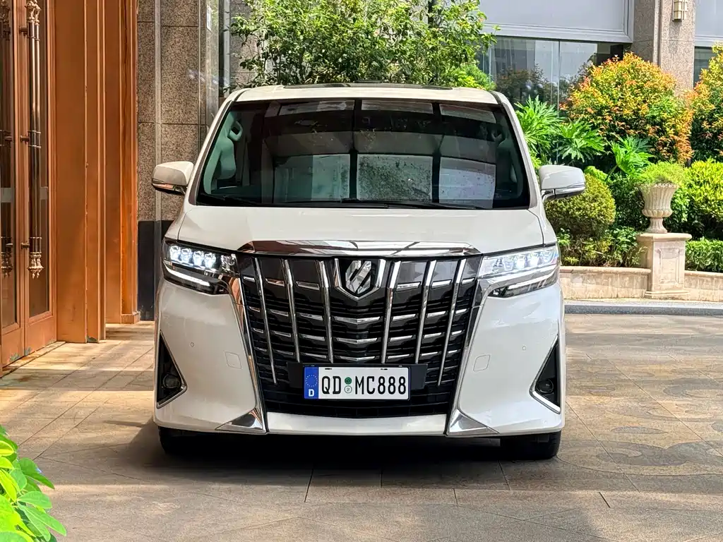 Toyota Alphard — фото 2