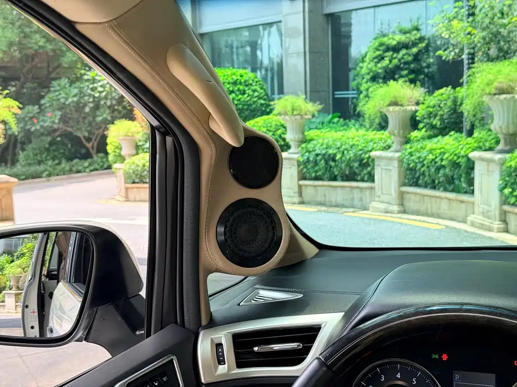 Toyota Alphard — фото 17