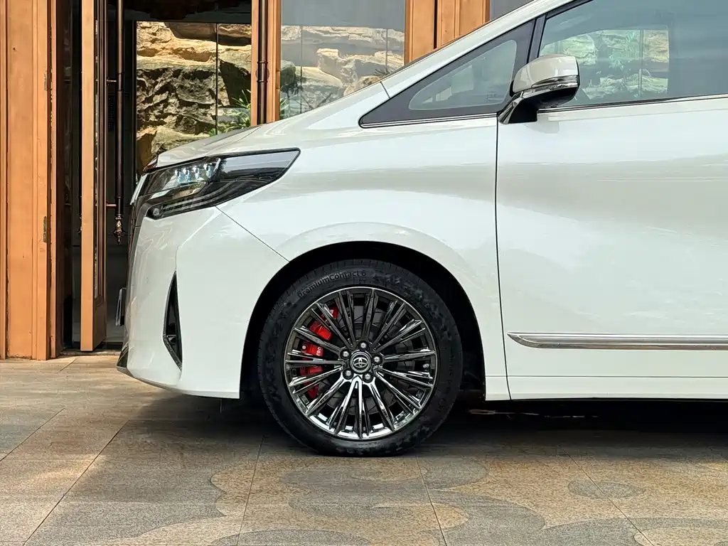 Toyota Alphard — фото 4