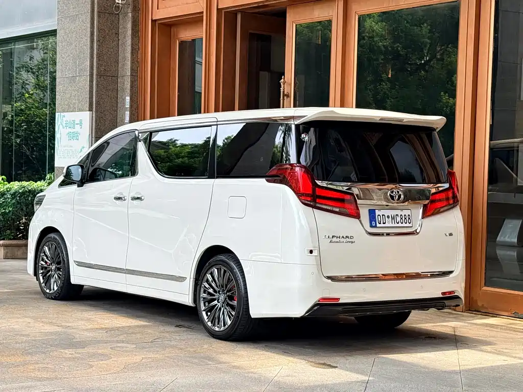 Toyota Alphard — фото 6