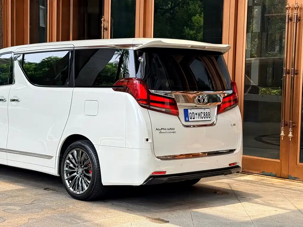 Toyota Alphard — фото 7